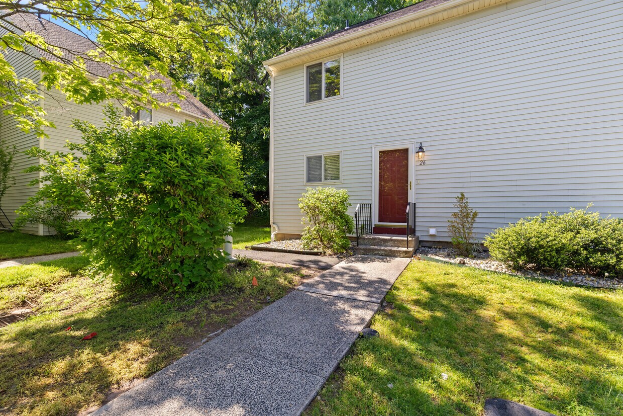 Primary Photo - 26 Larkspur Dr