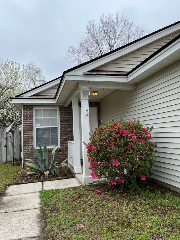 Primary Photo - Single story home in Shadowmoss!