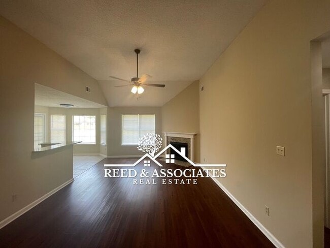 Foto del edificio - Charming Home Located in Quiet Cove!