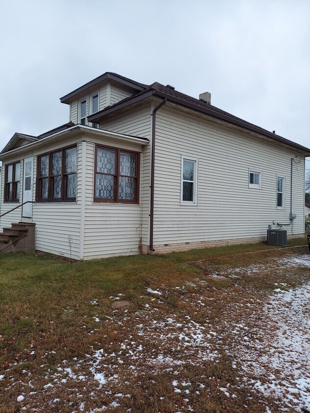 Foto del edificio - 108 2nd St N