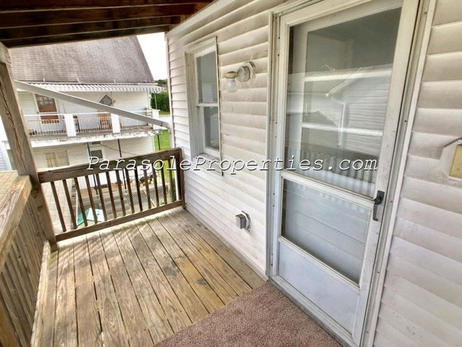 Building Photo - 49 James St