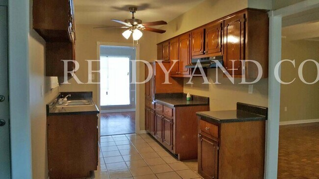 Building Photo - 5316 Pipers Gap Cove