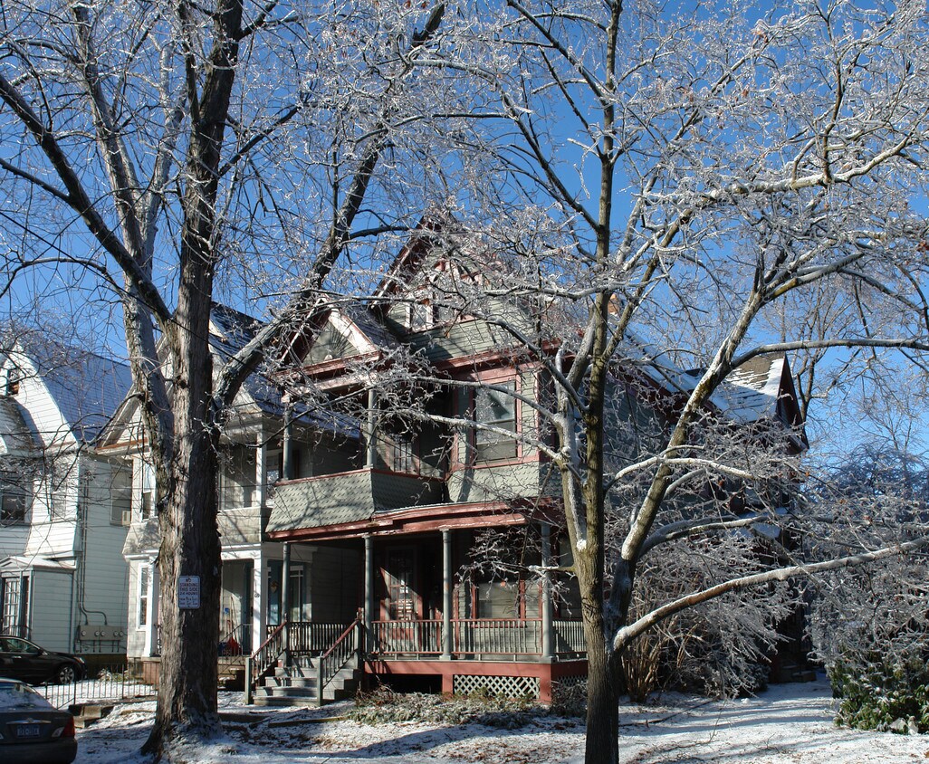 Building Photo - 1063 University Pl