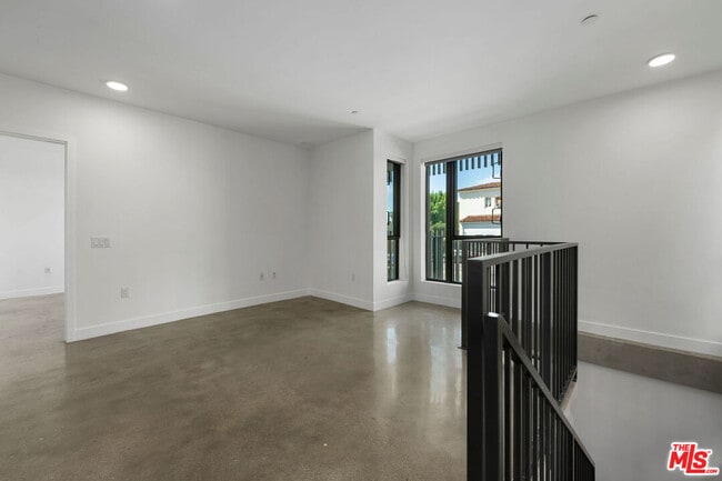 Building Photo - 1250 N Fairfax Ave
