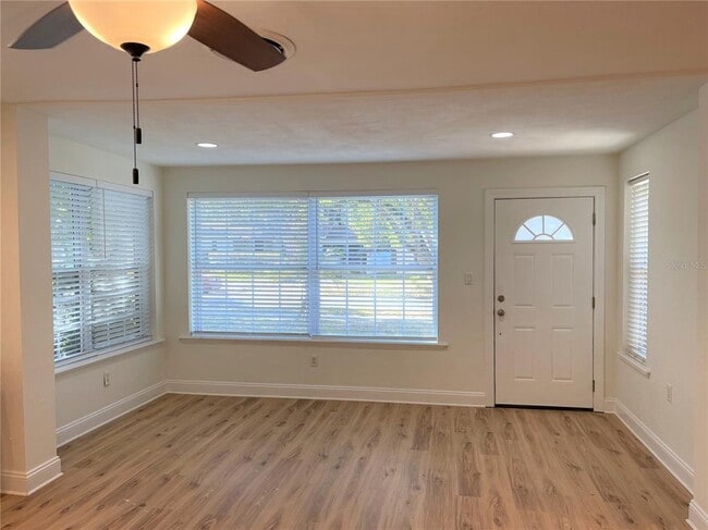 Building Photo - 309 W Palm Dr