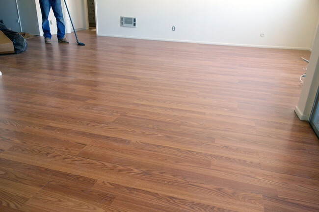 Hardwood floors - 6050 Canterbury Dr