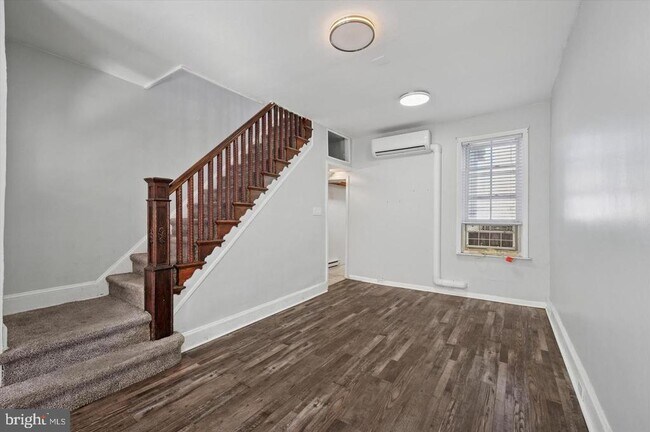 Foto del edificio - 1039 W Russell St