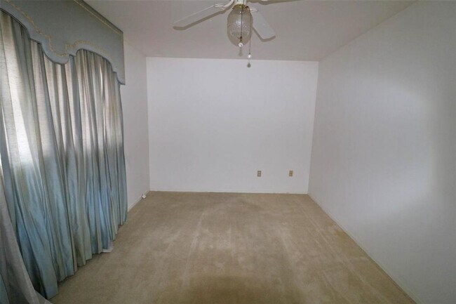 Building Photo - 2204 N Rayburn Ct