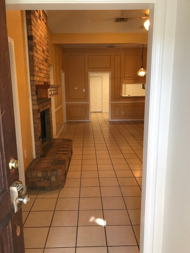 Building Photo - 830 Ash Grove Ln