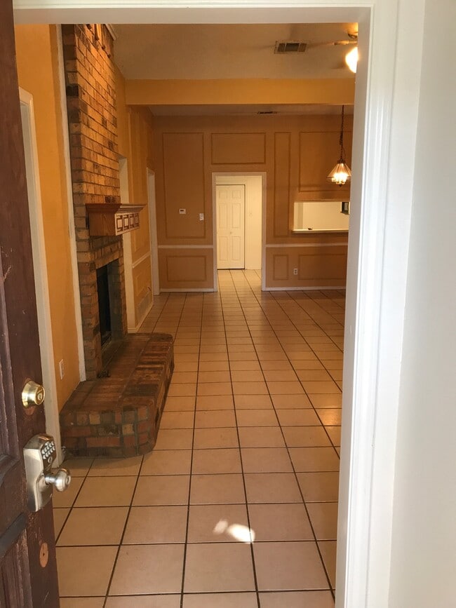 Foto del edificio - 830 Ash Grove Ln