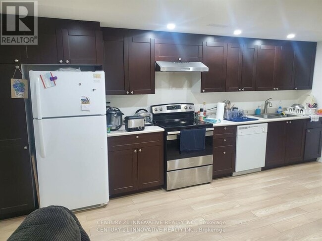 Building Photo - 303 Bathurst Glen Dr