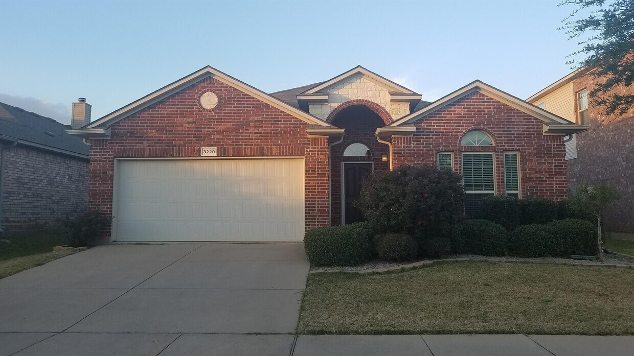 Foto principal - 3220 Hornbeam St