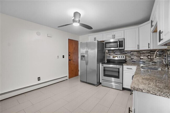 Foto del edificio - 2160 Mineral Spring Ave