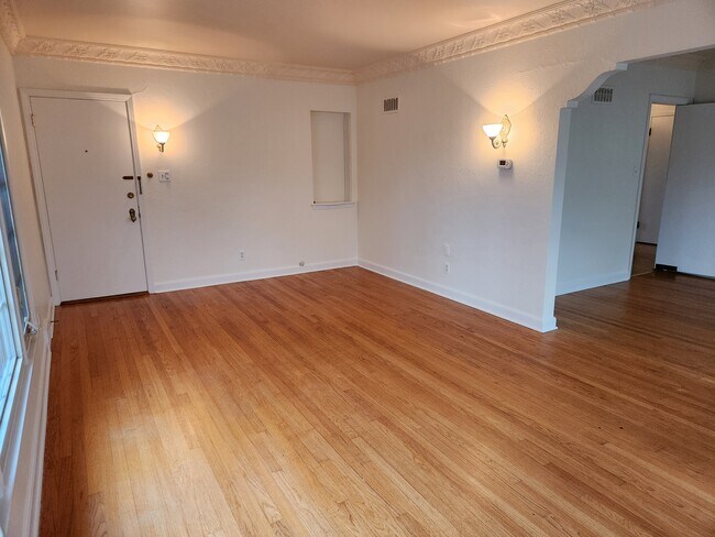 Building Photo - 1313 E Kensington Blvd
