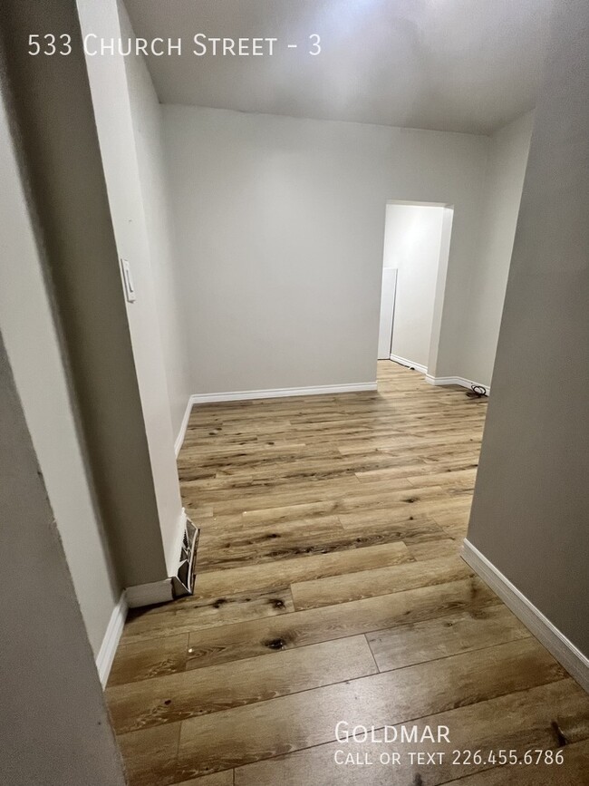 Building Photo - 533 Church St