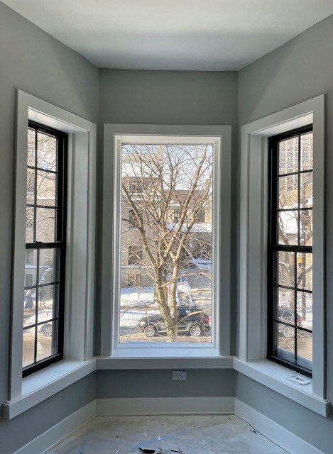 Building Photo - Beautiful Gold Coast 1 Bed/1 Bath Apartment