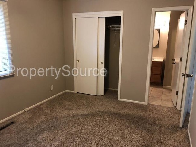 Building Photo - 14607 Willow Creek Dr