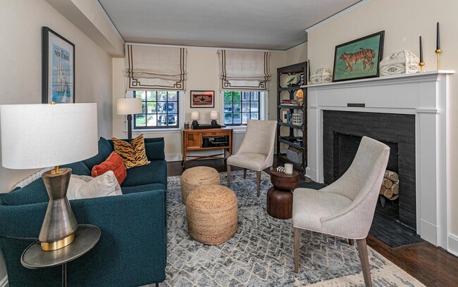 Building Photo - APART