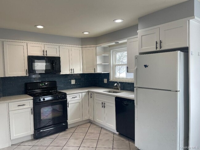 Building Photo - 17 Roosevelt Pl