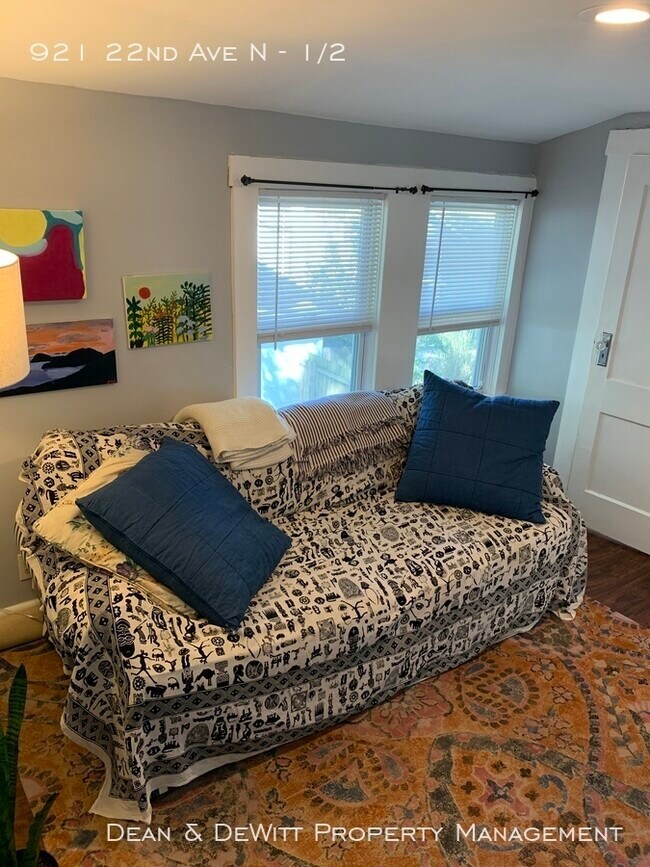 Foto del edificio - 921.5 22nd Ave N - Renovated Garage Apartment