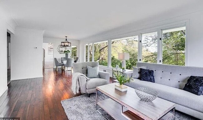 Building Photo - Perfect 4 bedroom count Home in Burnsville