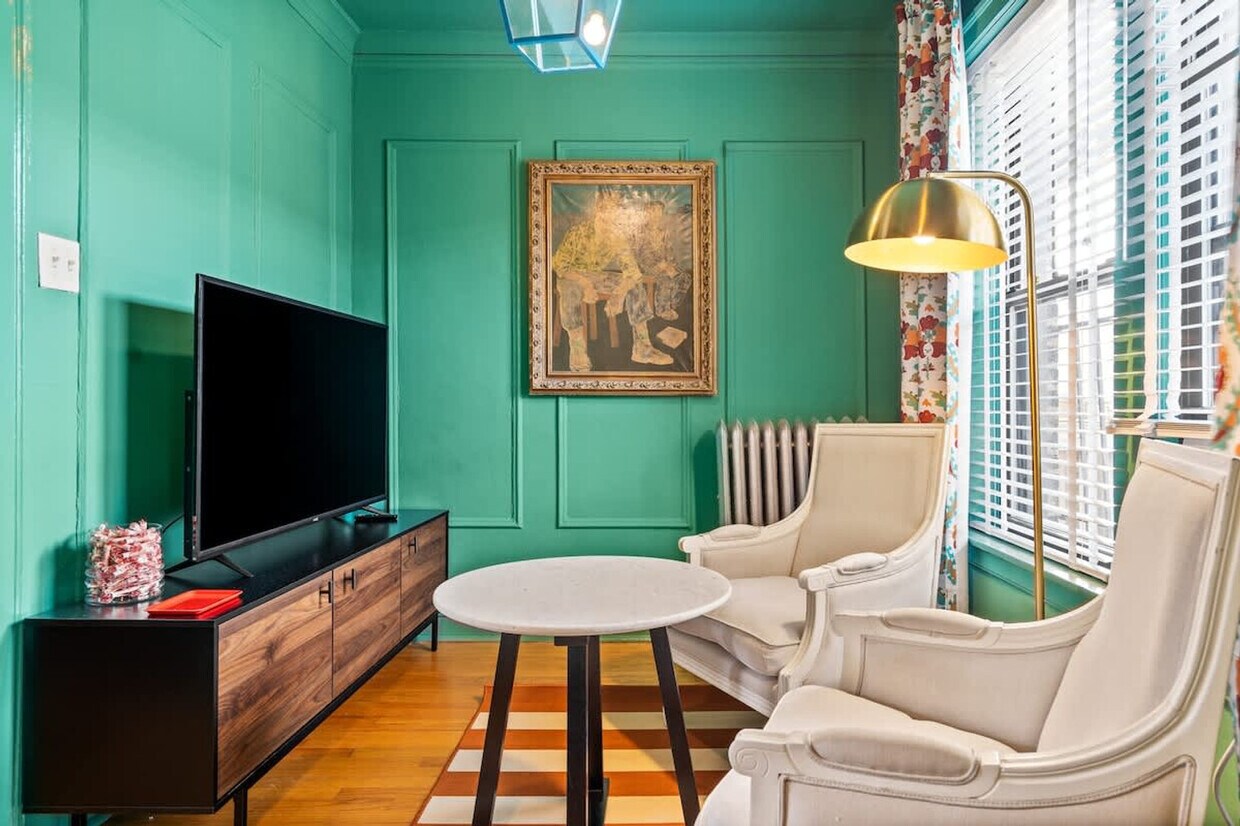 Foto principal - 927 W Oakdale Ave