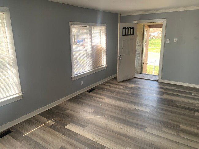 Building Photo - Newly renovated 1 bed 1 bath in the heart ...