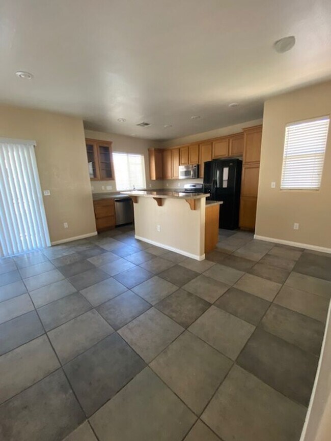 Foto del edificio - 4 Bedroom Corner Lot