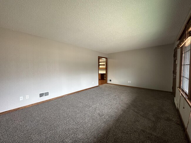 Building Photo - 714 S Fabrique Dr