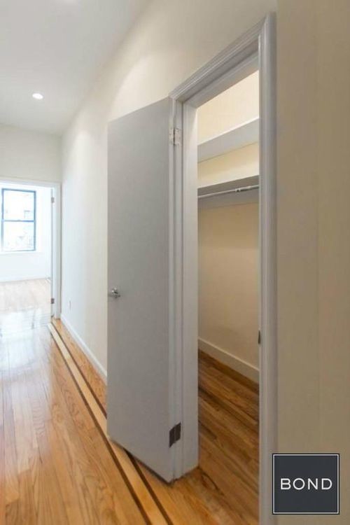 Foto del edificio - 443 W 51st St