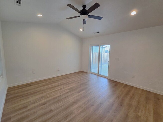 Foto del edificio - Newer Two bedroom/Two bath Duplex | Available NOW