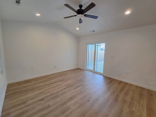 Building Photo - Newer Two bedroom/Two bath Duplex | Available NOW