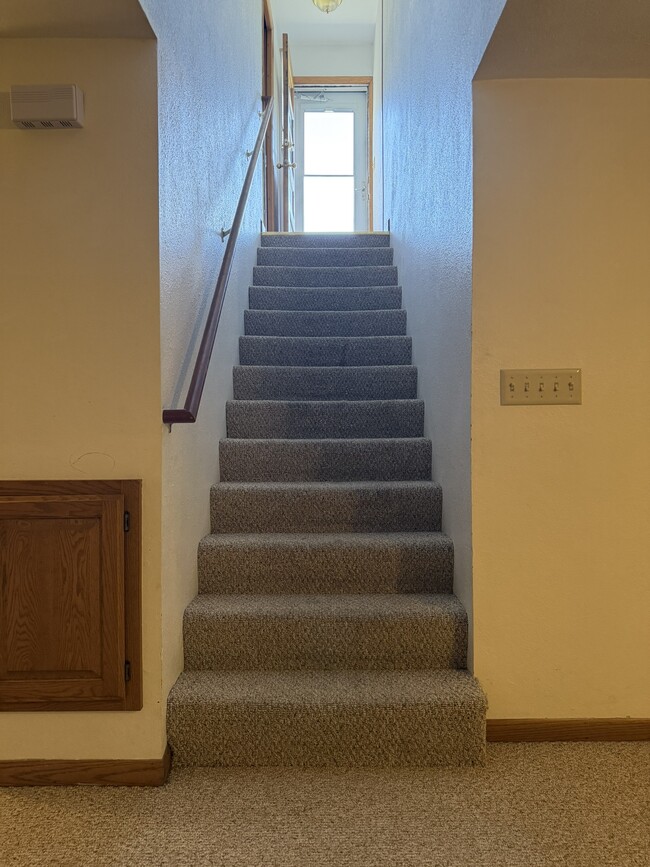 Building Photo - 304 3rd St NE