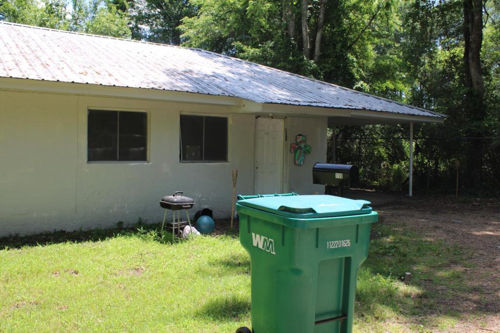 Primary Photo - 102 Pecan Ln