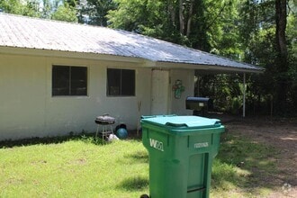Building Photo - 102 Pecan Ln
