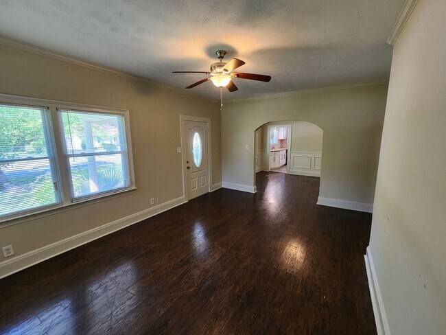 Building Photo - Beautiful Home With Separate Cottage!!