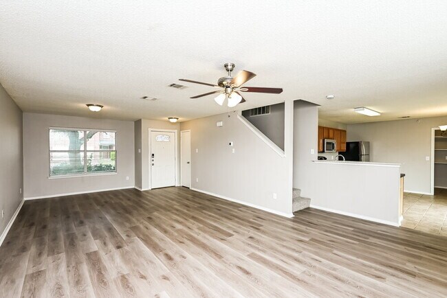 Building Photo - 949 Canary Dr