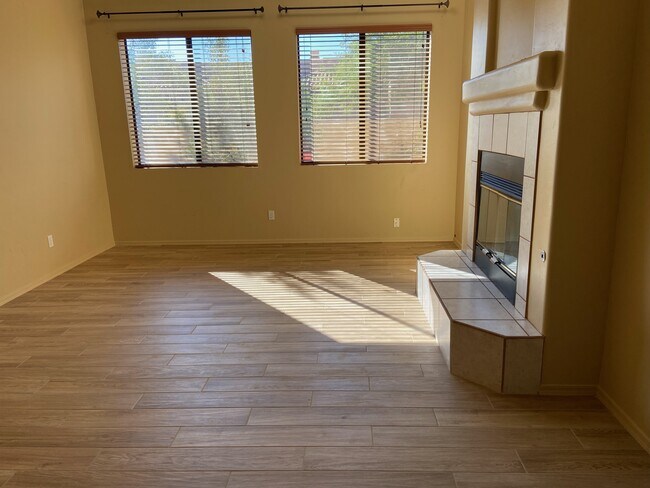 Building Photo - 1431 E Sonoran Desert Dr