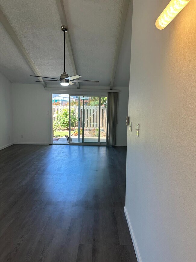 Foto del edificio - 1415 E Rialto Ave