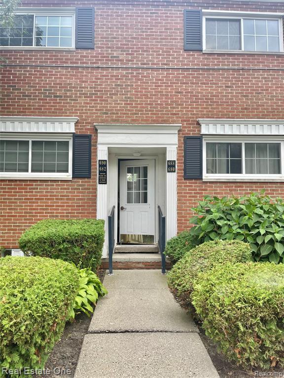 Foto del edificio - 688 E Fox Hills Dr