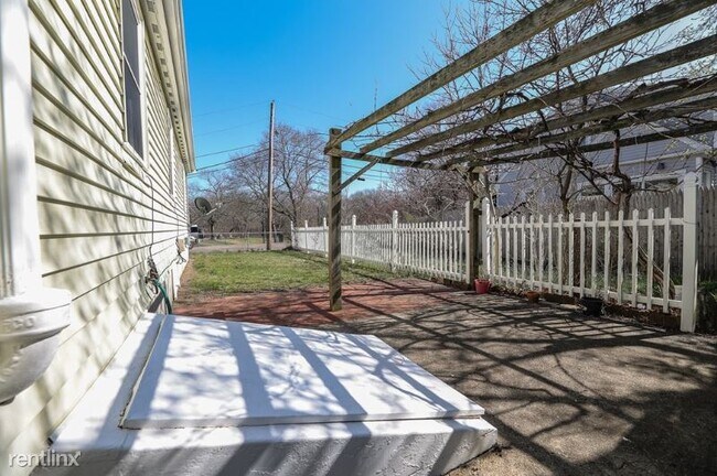 Foto del edificio - 2 br, 1 bath House - 95 Dale