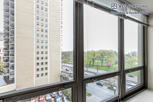 Foto del edificio - 3450 N Lake Shore Dr