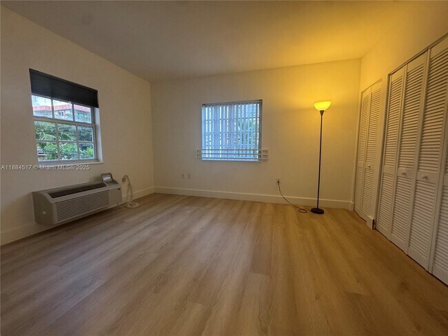 Foto del edificio - 7734 Abbott Ave