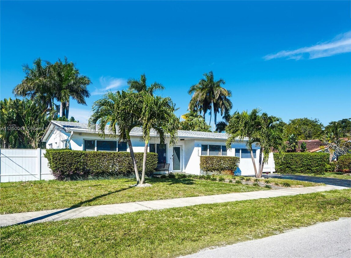 Foto principal - 21230 NE 24th Ct