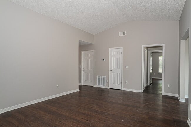 Building Photo - 6221 Alfredo Dr W