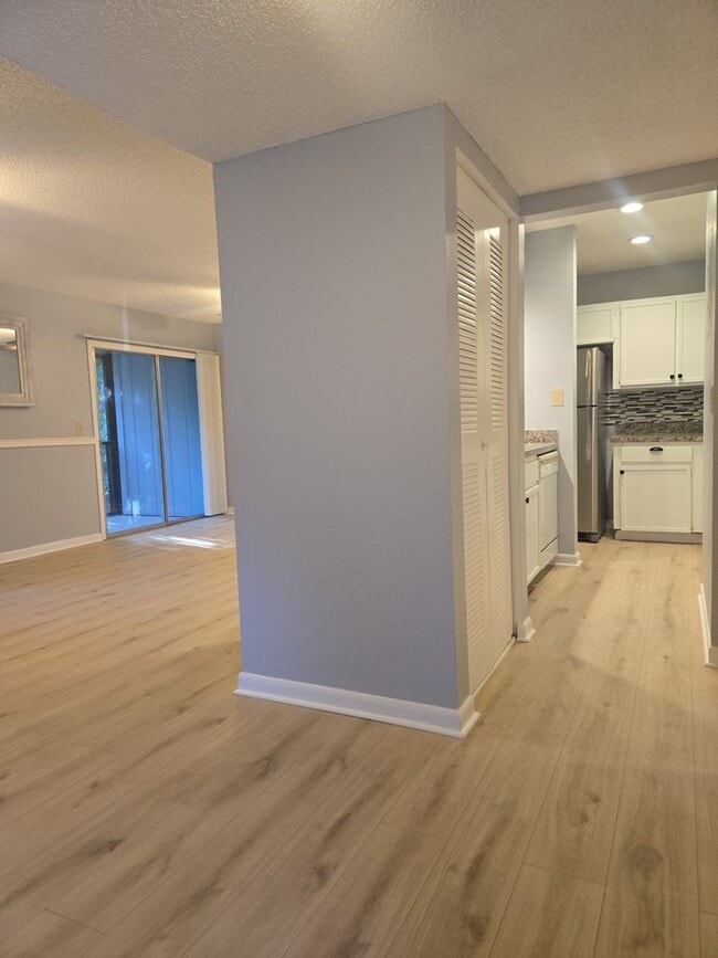 Foto del edificio - 160 Live Oak Woods Ct