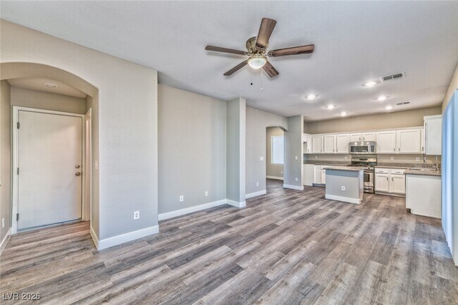 Foto del edificio - 7480 Decoro St