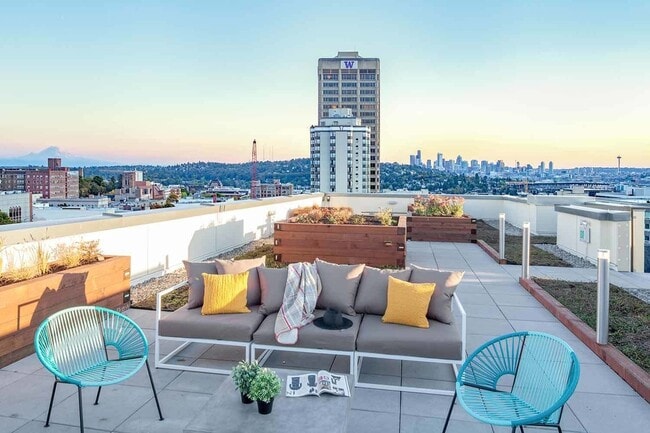 Rooftop Lounge - Nolan