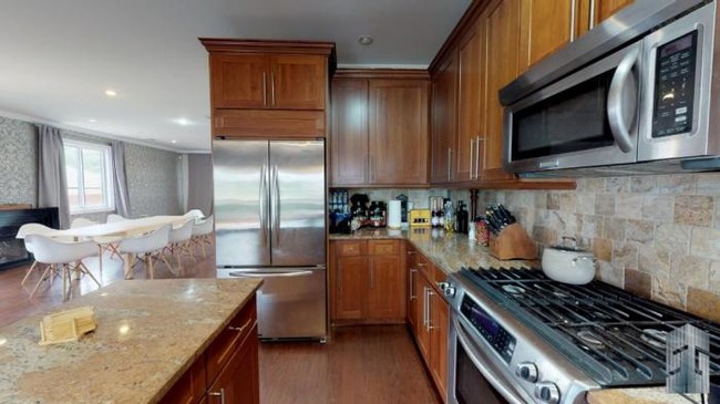 Foto del edificio - 4 bedroom in BROOKLYN NY 11234