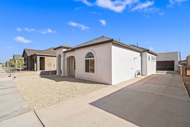 Foto del edificio - 14328 Chris Zingo Ln